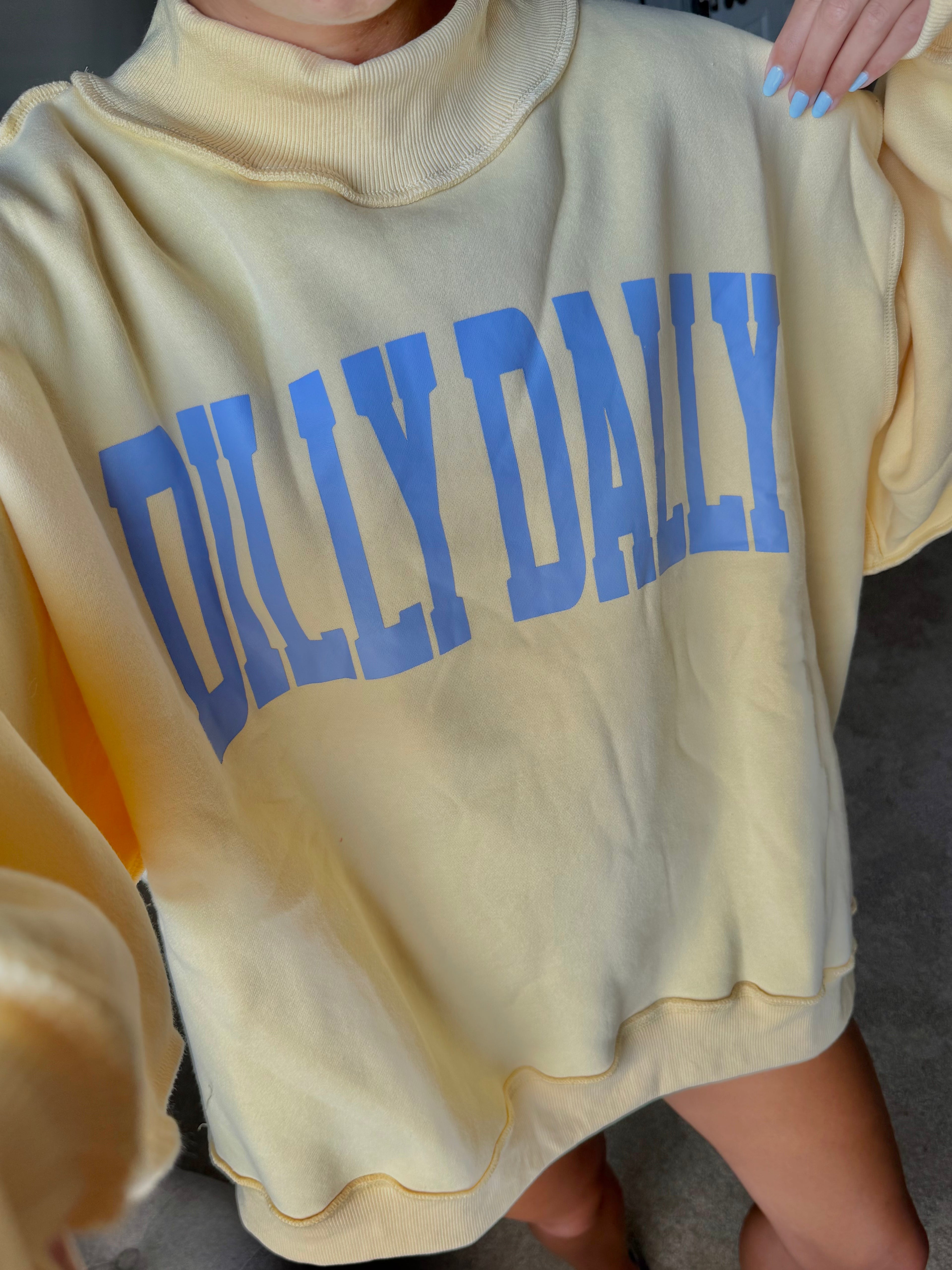 Dilly Dally Mockneck in Yellow